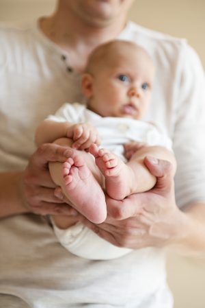 father-newborn-close-up (1)